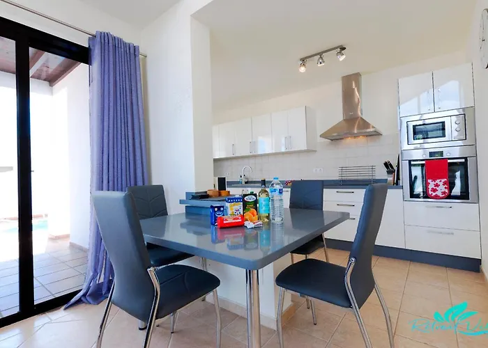 Rosa Blanca Nyaraló *